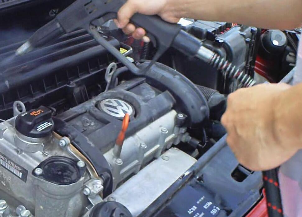 蒸汽洗車機洗車現(xiàn)場